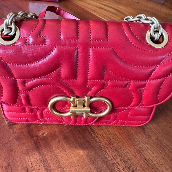 FERRAGAMO Gancini quilted crossbody bag - Picture 6 of 9